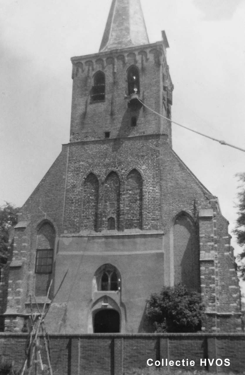 Kerkklok 't Woudt weggehaald